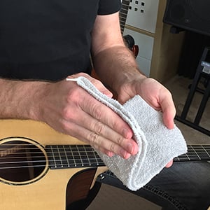 how-to-maintain-your-guitar-strings